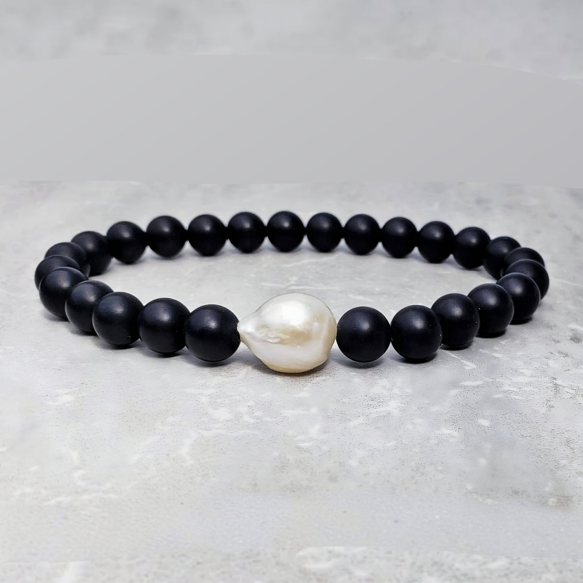 Pulsera de perla barroca y ónix