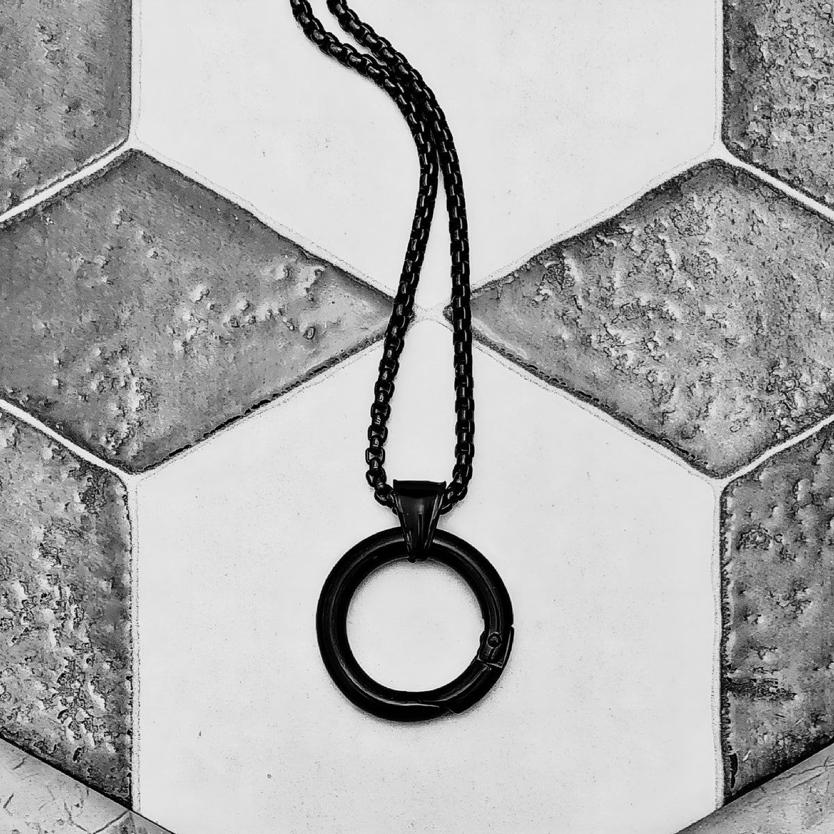 Collana porta-amuleto nera