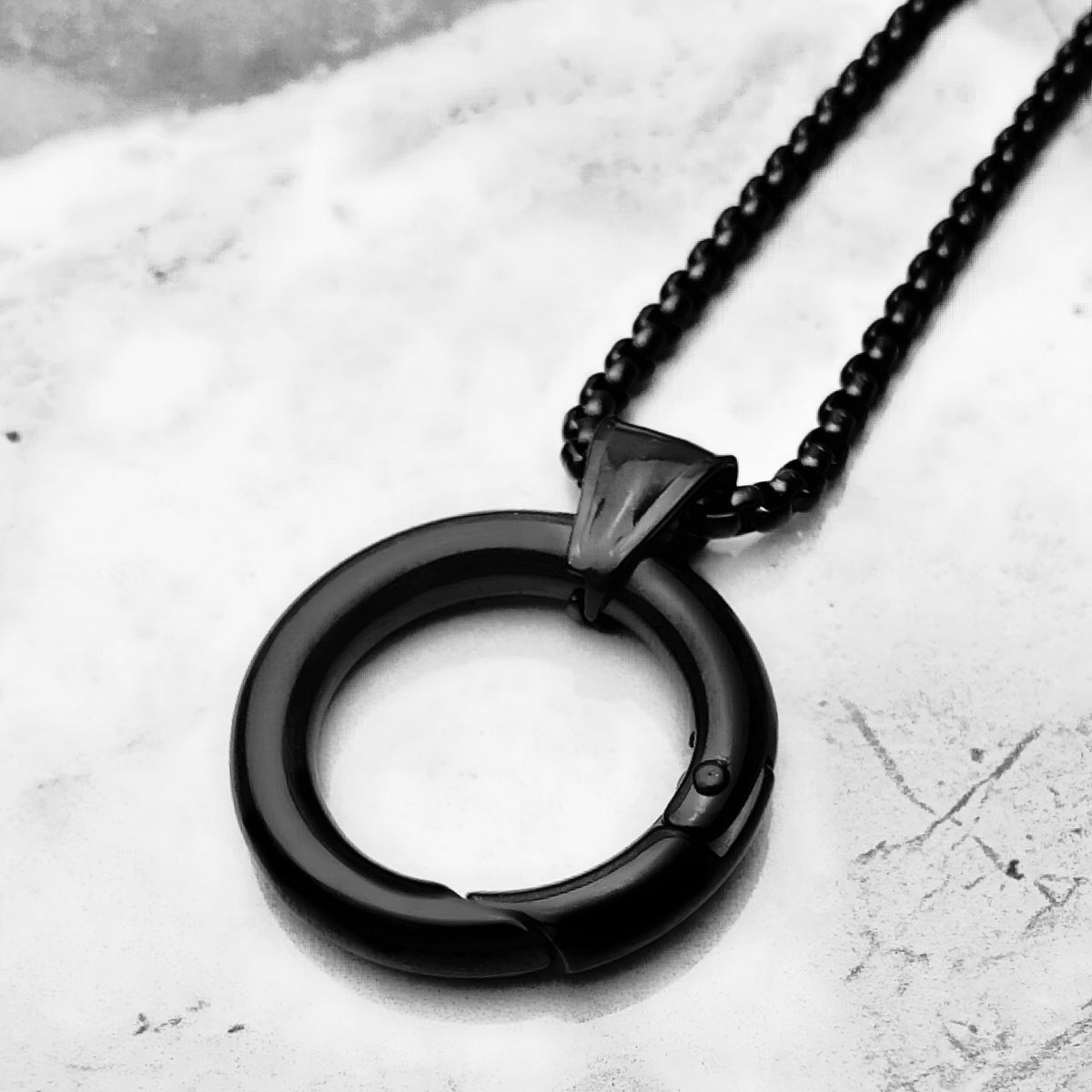 Collana porta-amuleto nera