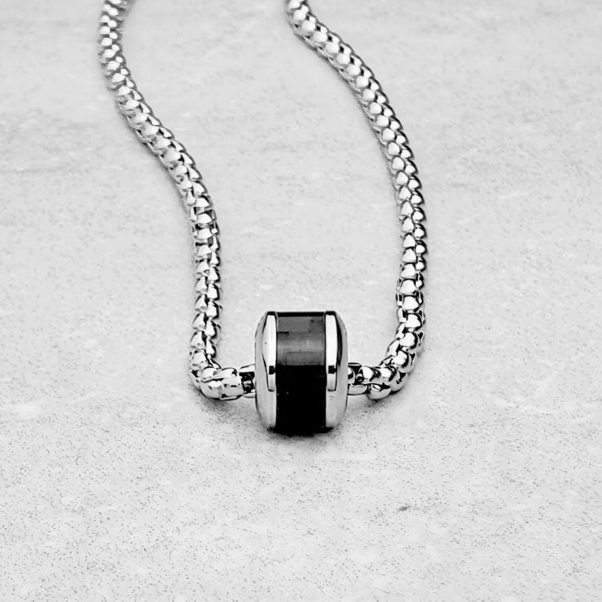 Collar de fibra de carbono negra