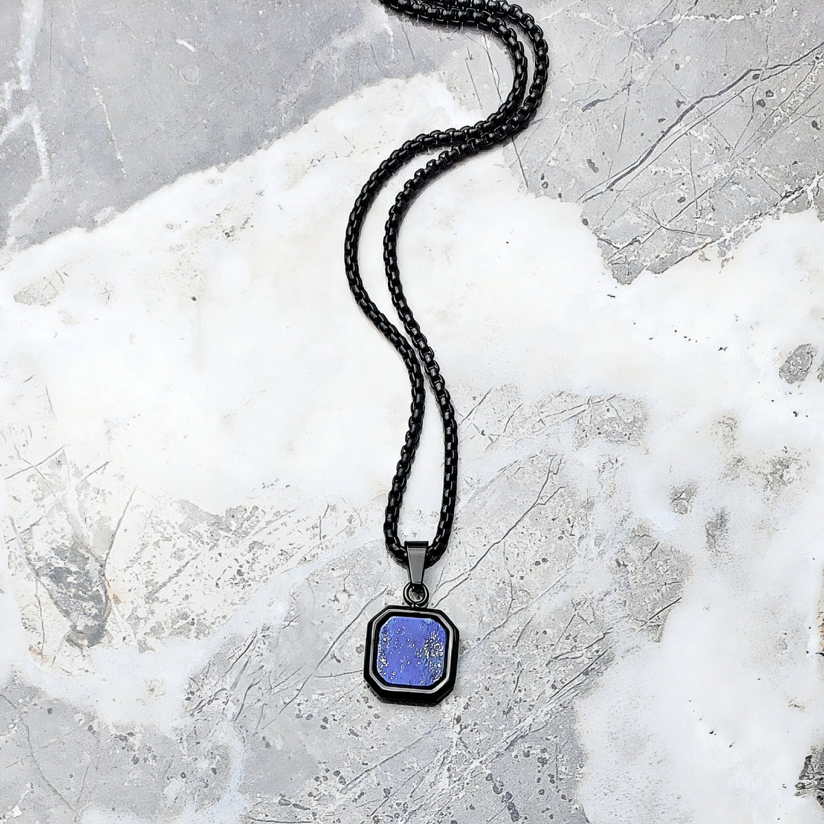 Collana quadrata nera in lapislazzuli