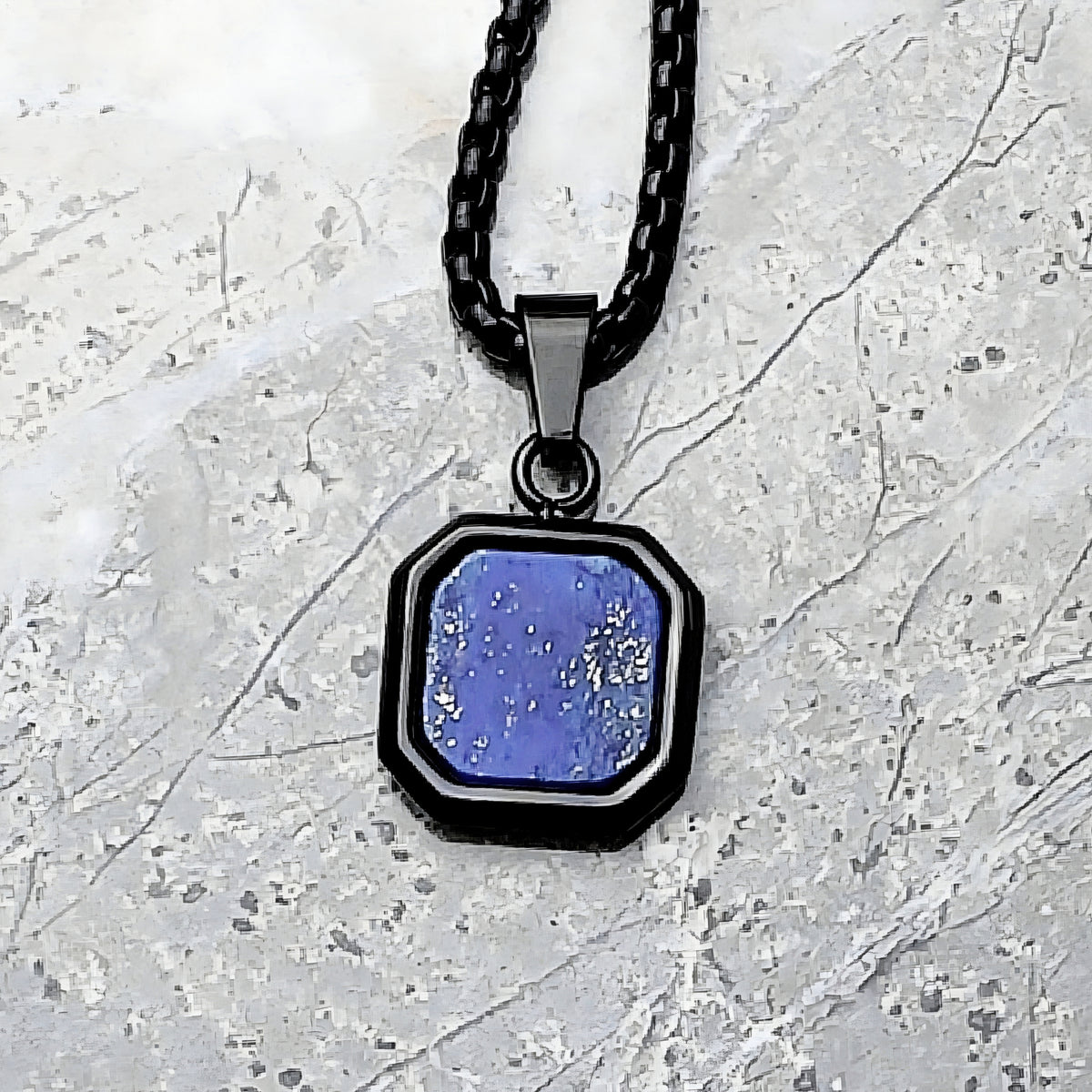 Collana quadrata nera in lapislazzuli