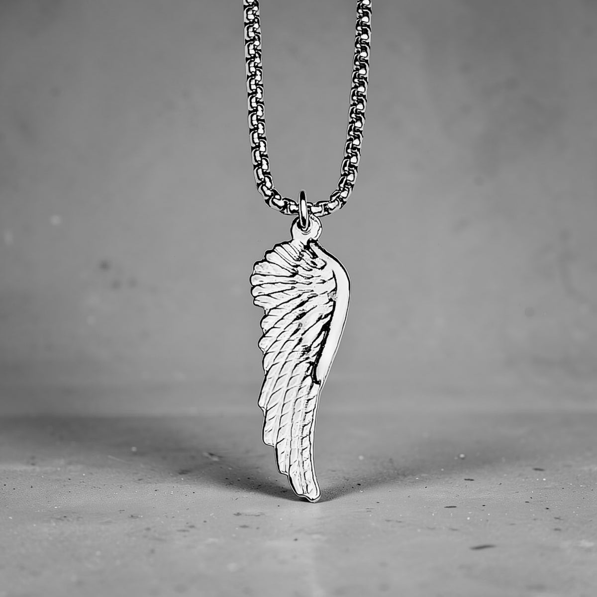Collar de ala de guerrero angelical