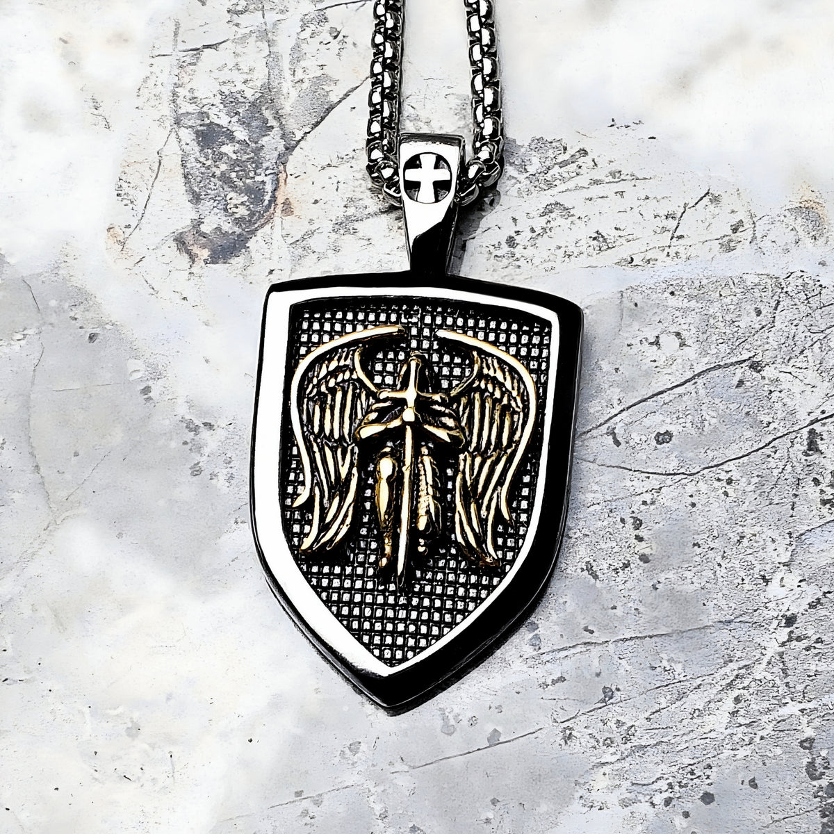 Collana con scudo dell’arcangelo