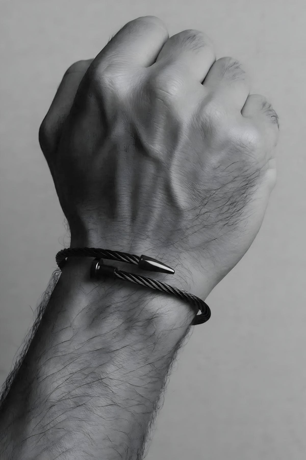 Bracciale rigido nero rustico