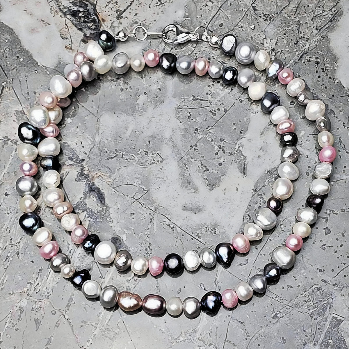 Collana con perle multicolori