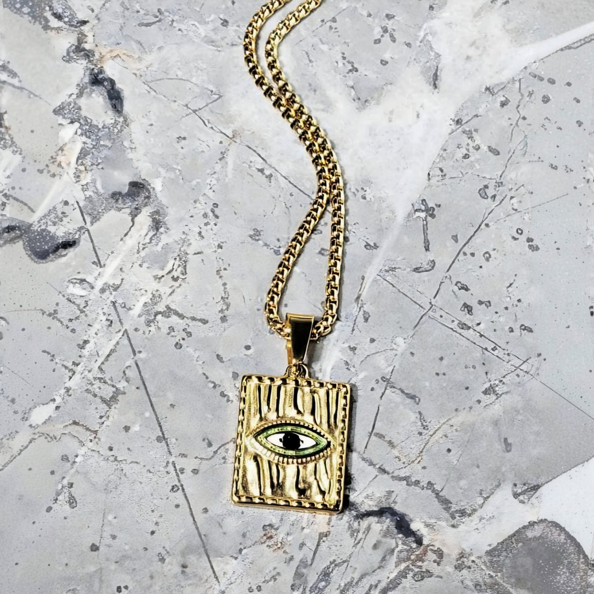 Collana con targhetta e occhio malvagio