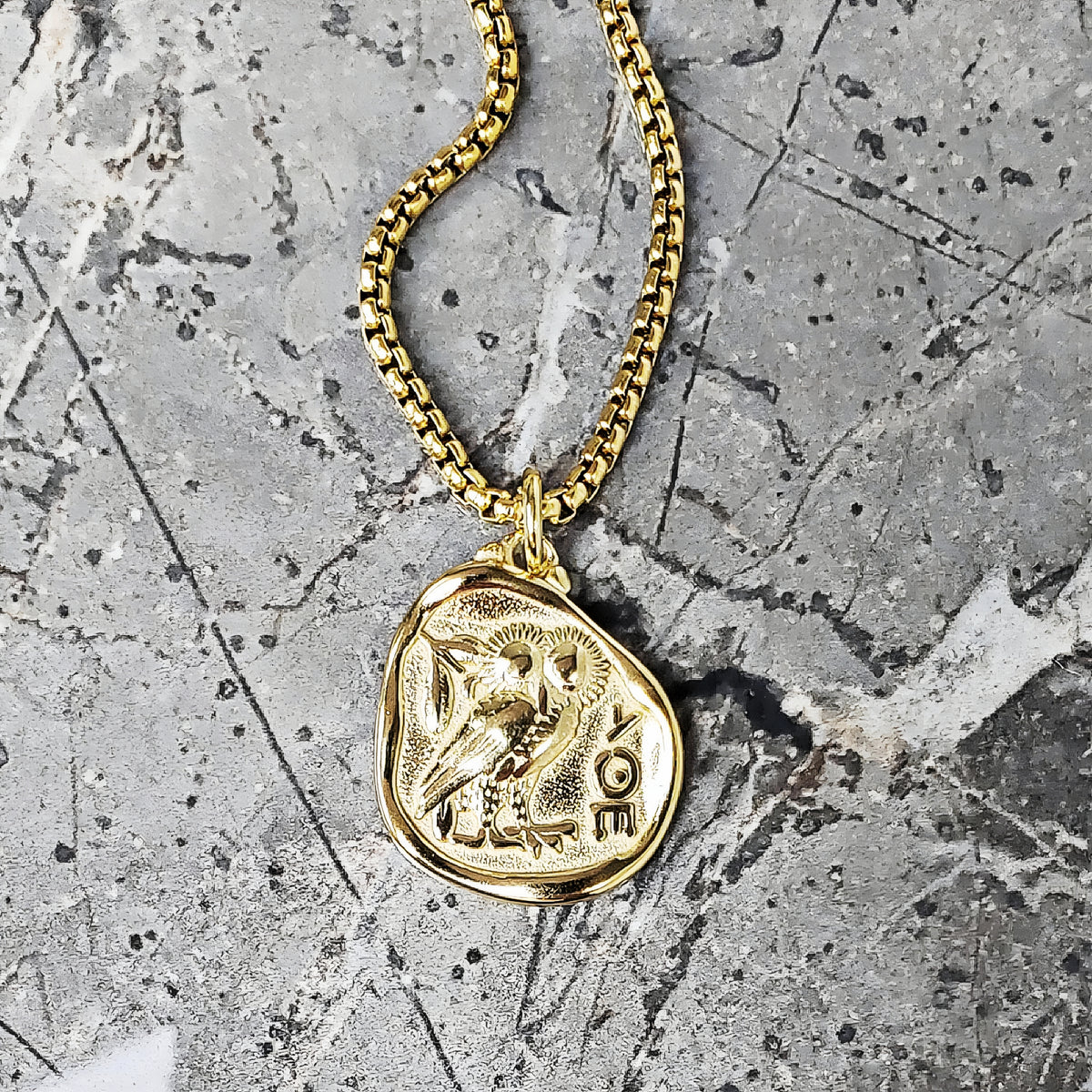 Collana con civetta ateniese in oro