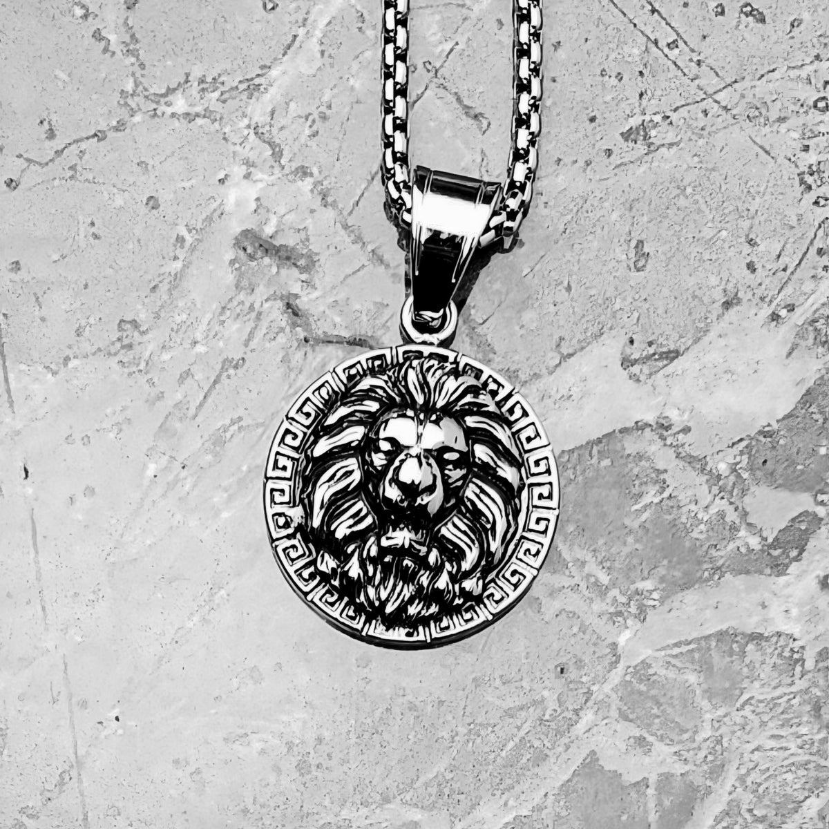 Collana a moneta con leone greco
