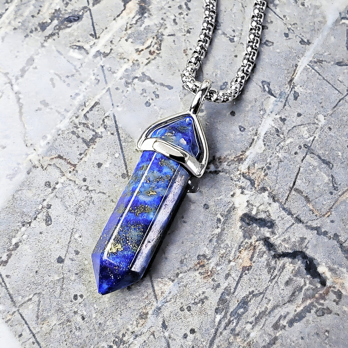 Collana con punta in pietra di lapislazzuli