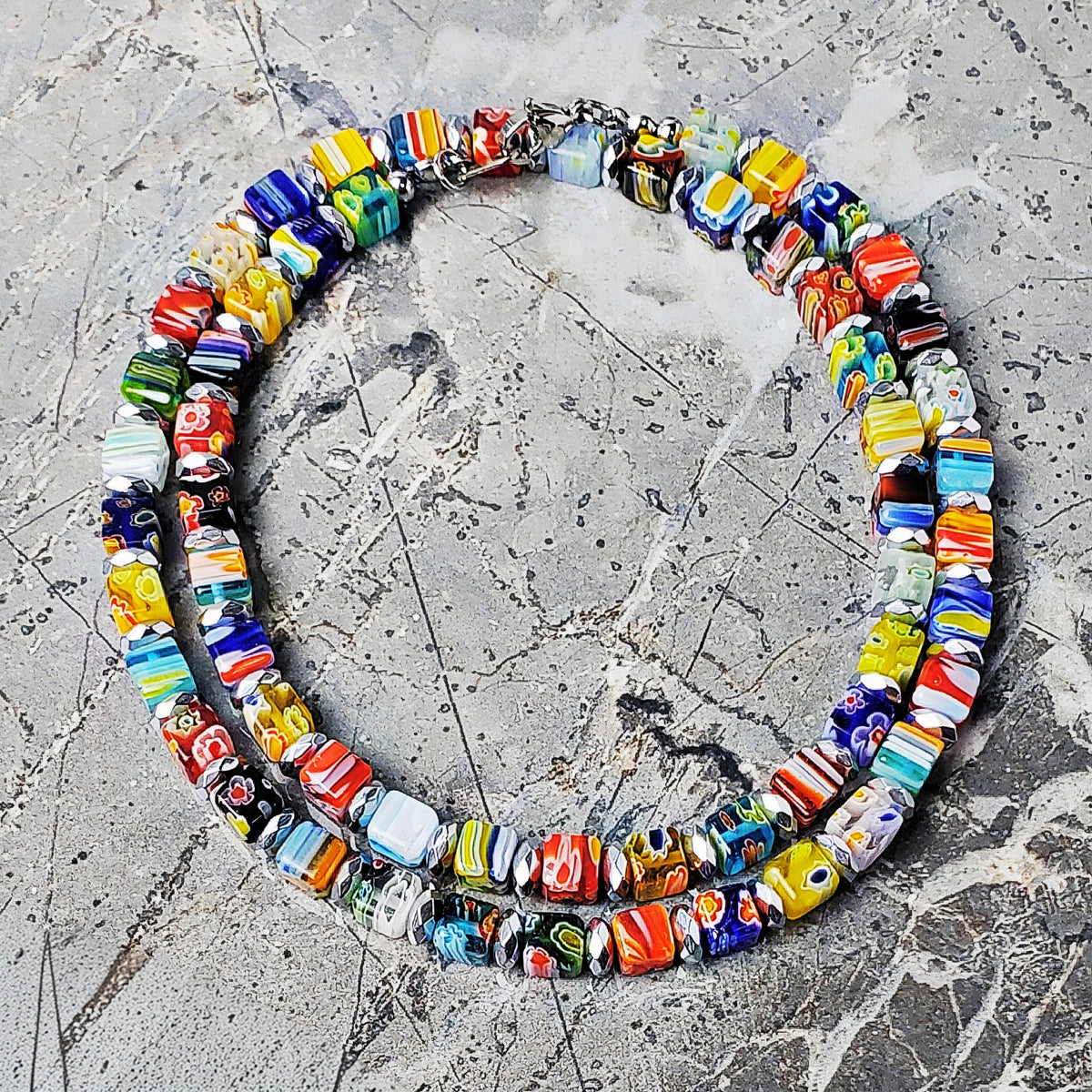 Collar de millefiori y plata