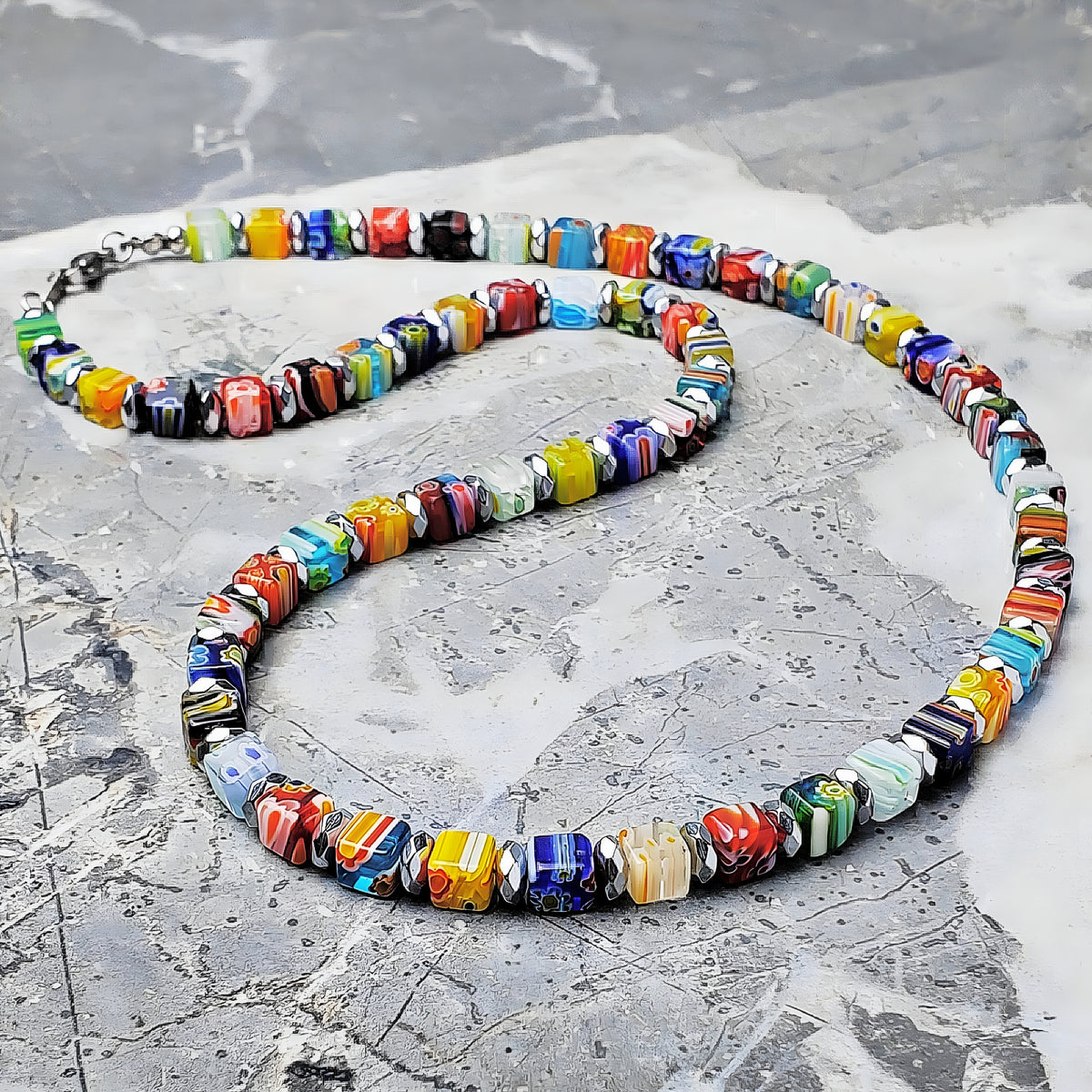 Collar de millefiori y plata