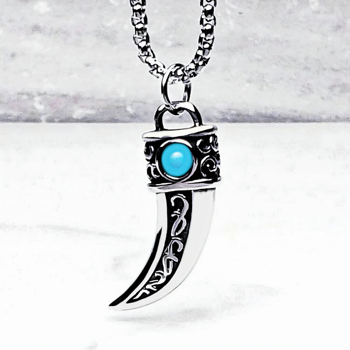 Collana con corno tribale turchese