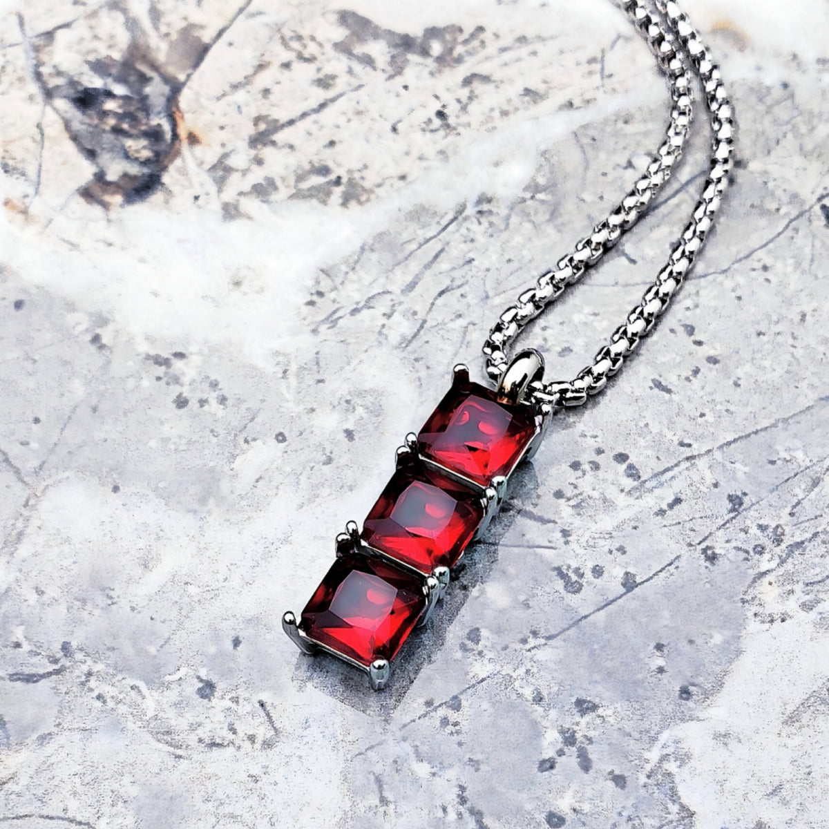 Collana con barretta di granato e argento