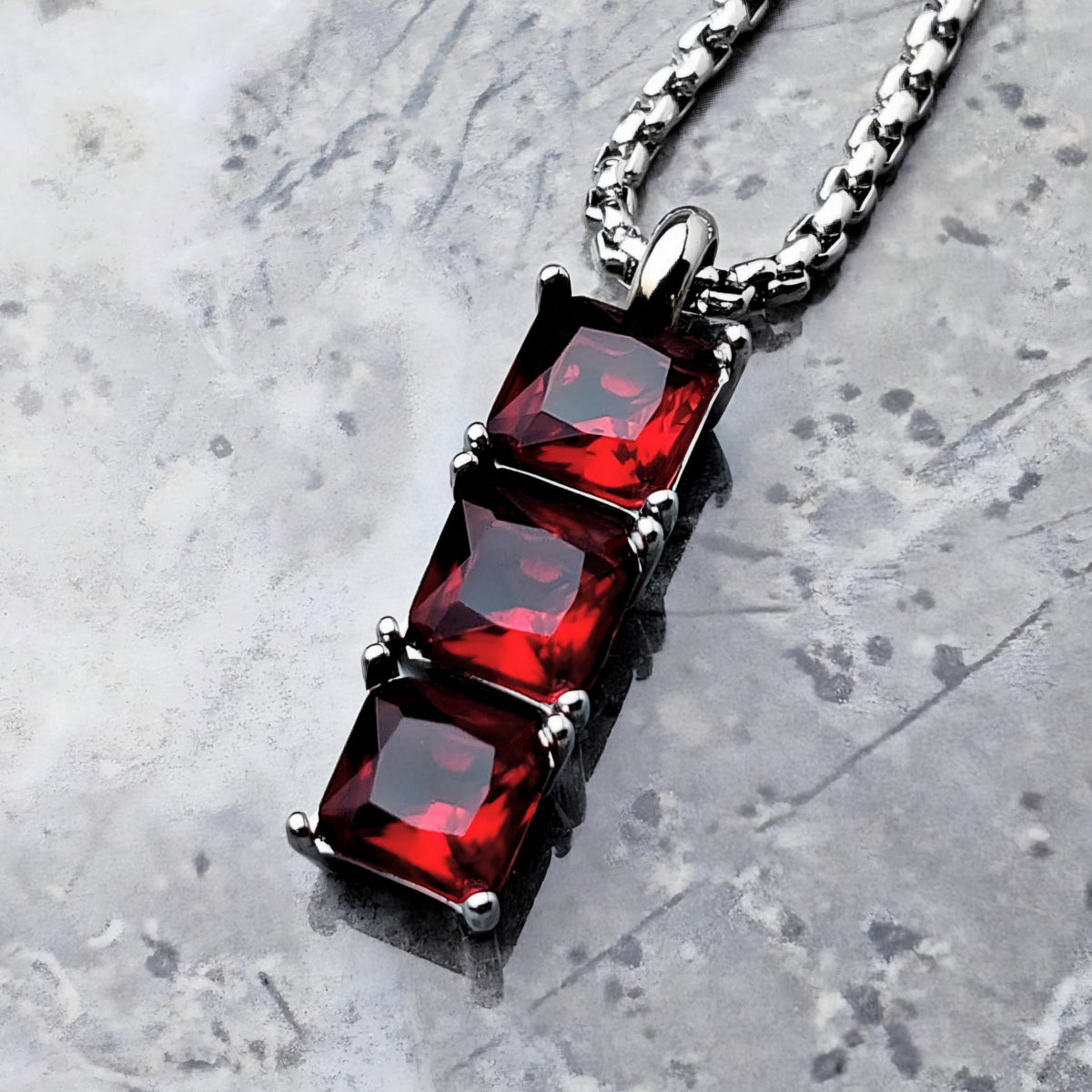 Collana con barretta di granato e argento