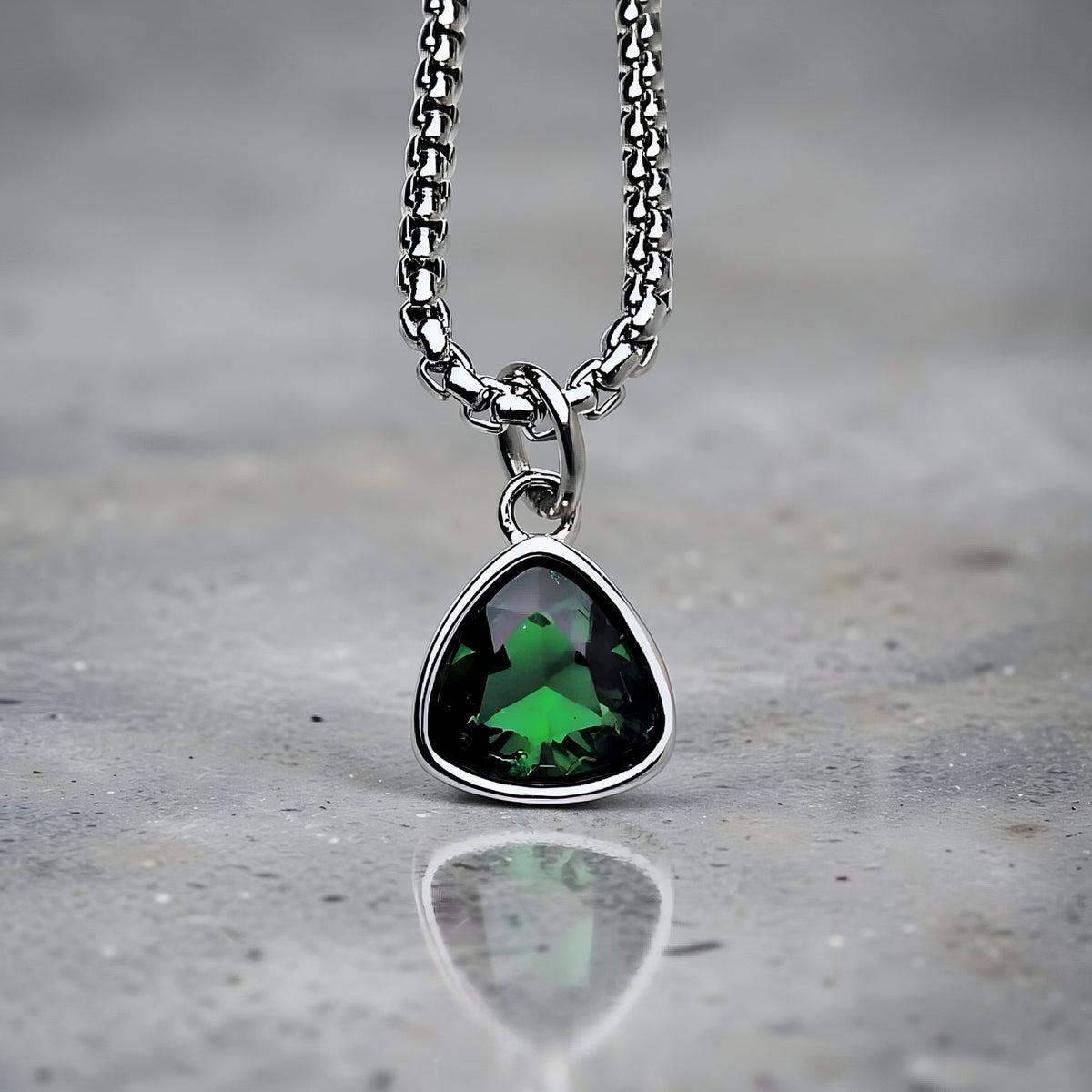 Collana con mini smeraldo e argento