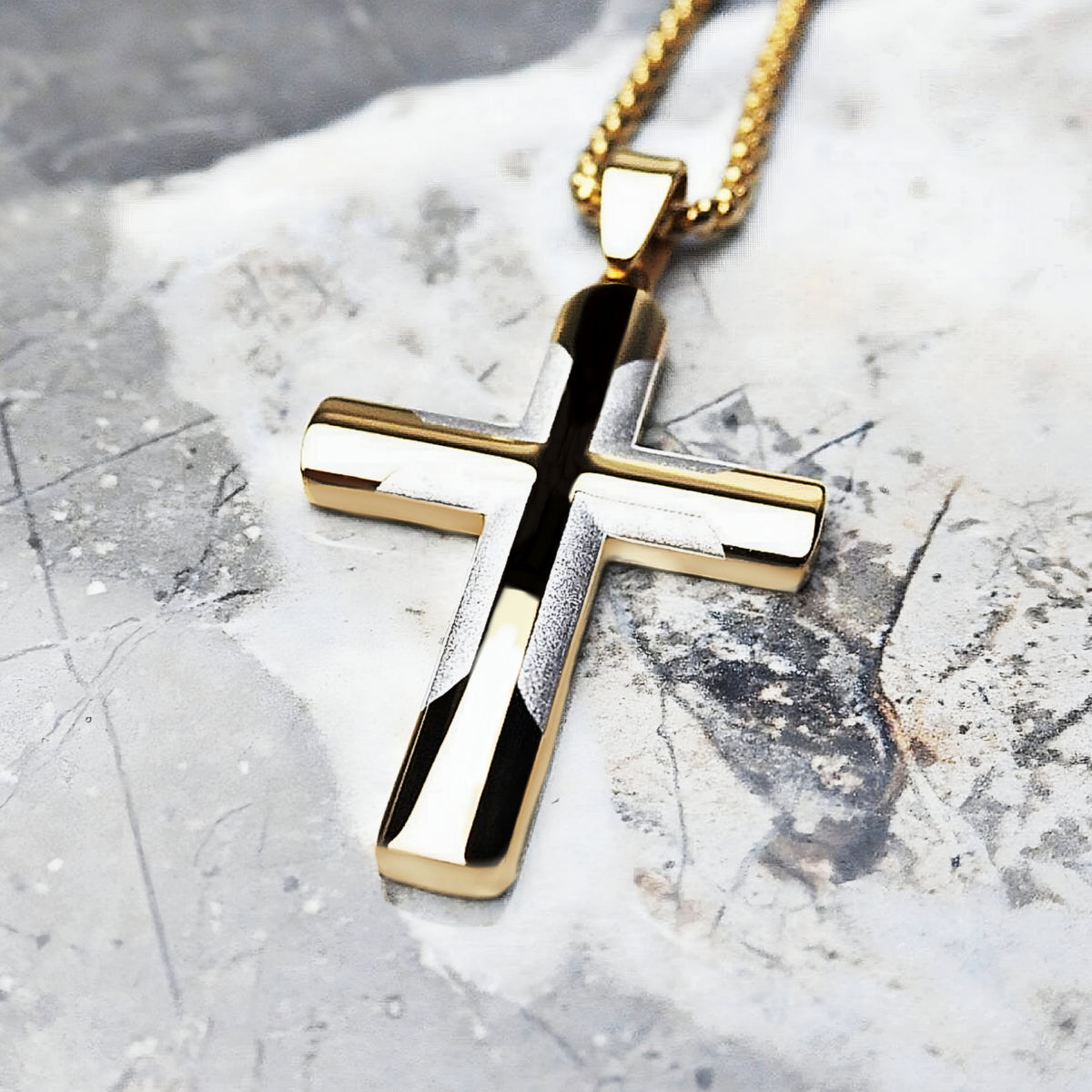 Collana con croce in oro platino