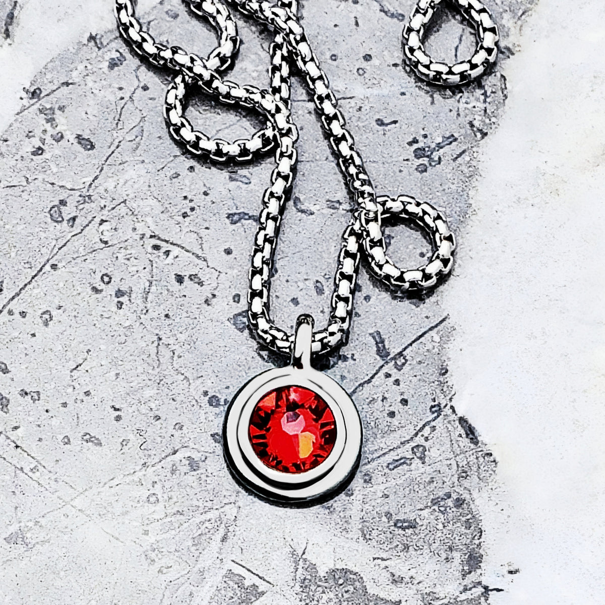 Collana con moneta in rubino e argento