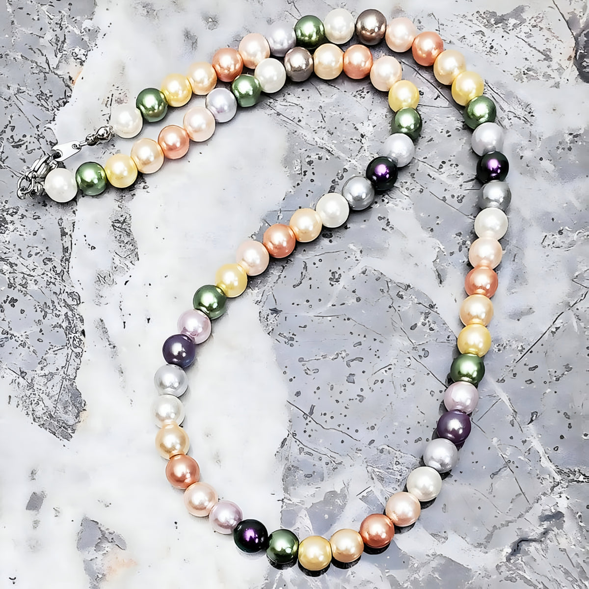 Multicolor Pearls Necklace