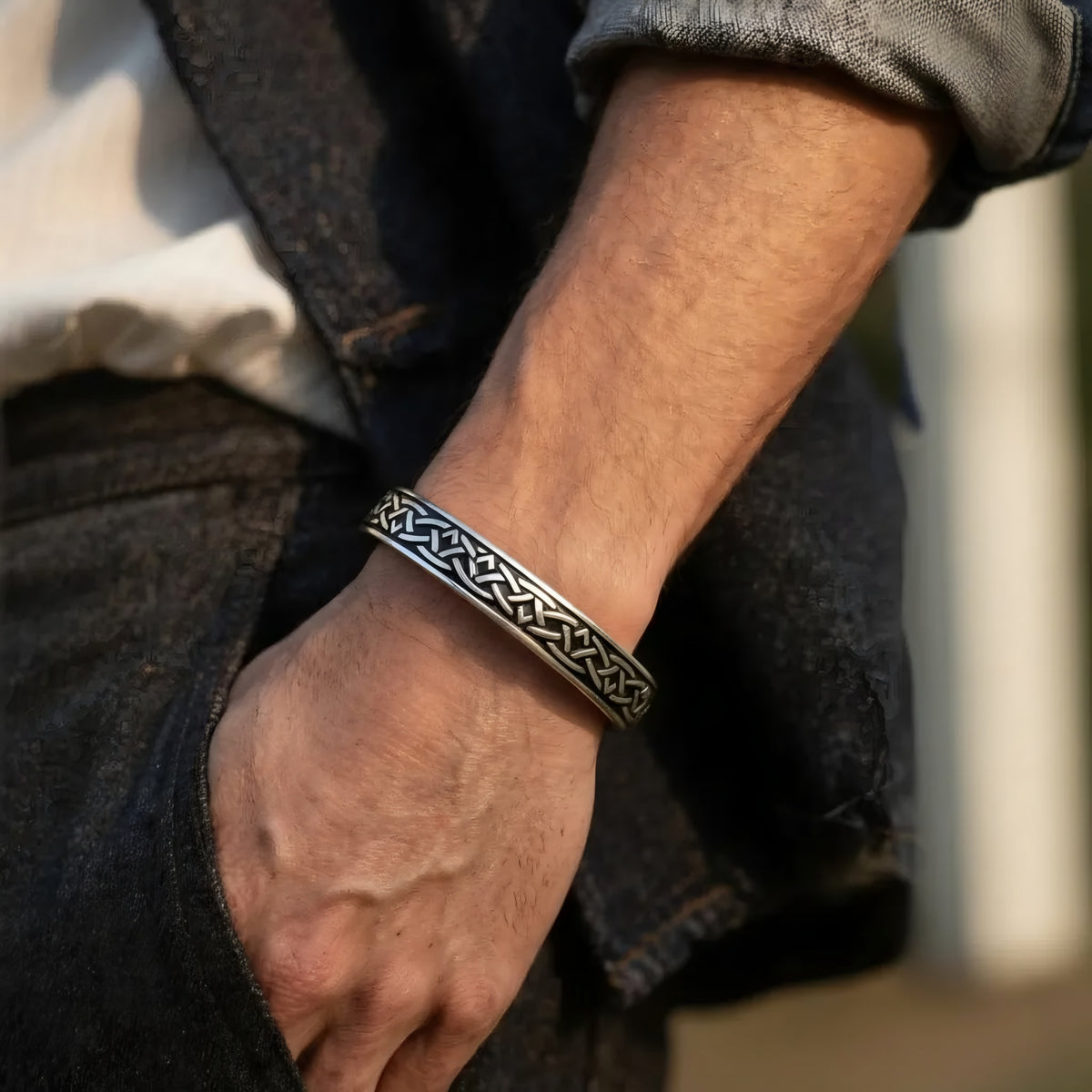 Pulsera rígida con nudo celta