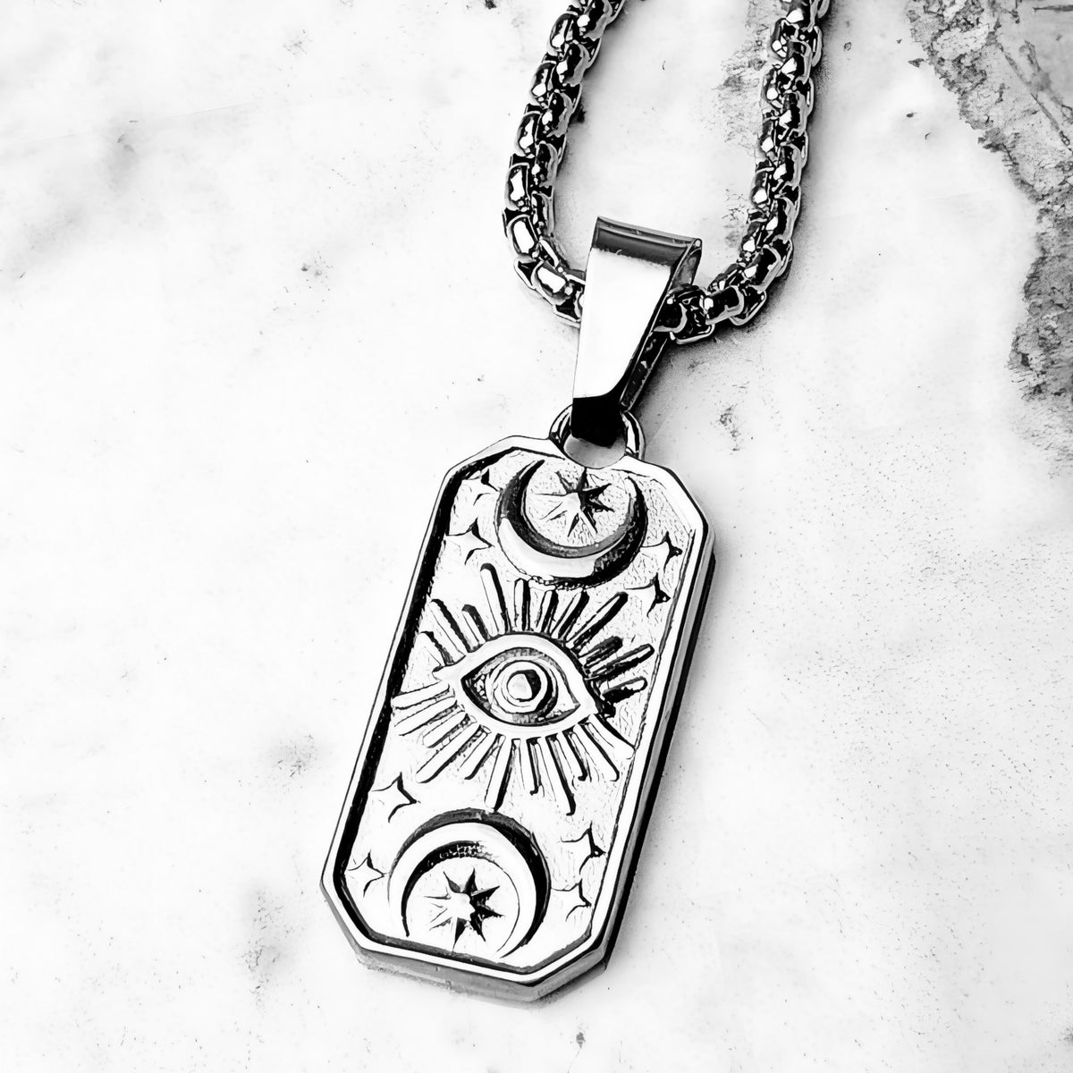 Collar de placa con ojo turco plateado