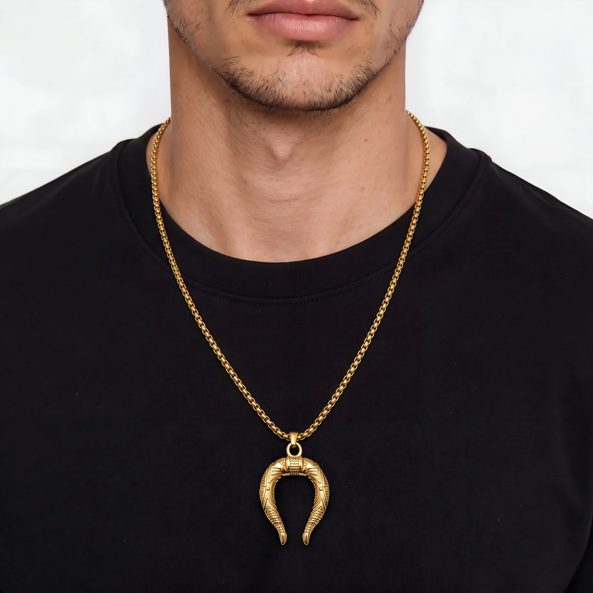Collar maorí de doble cuerno