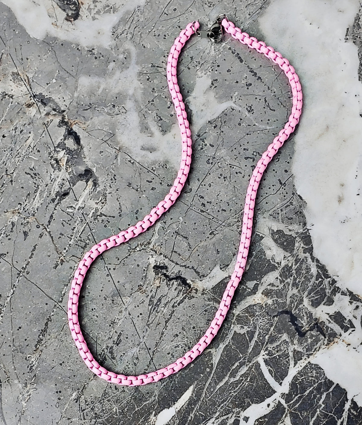 Collana con catena a scatola rosa