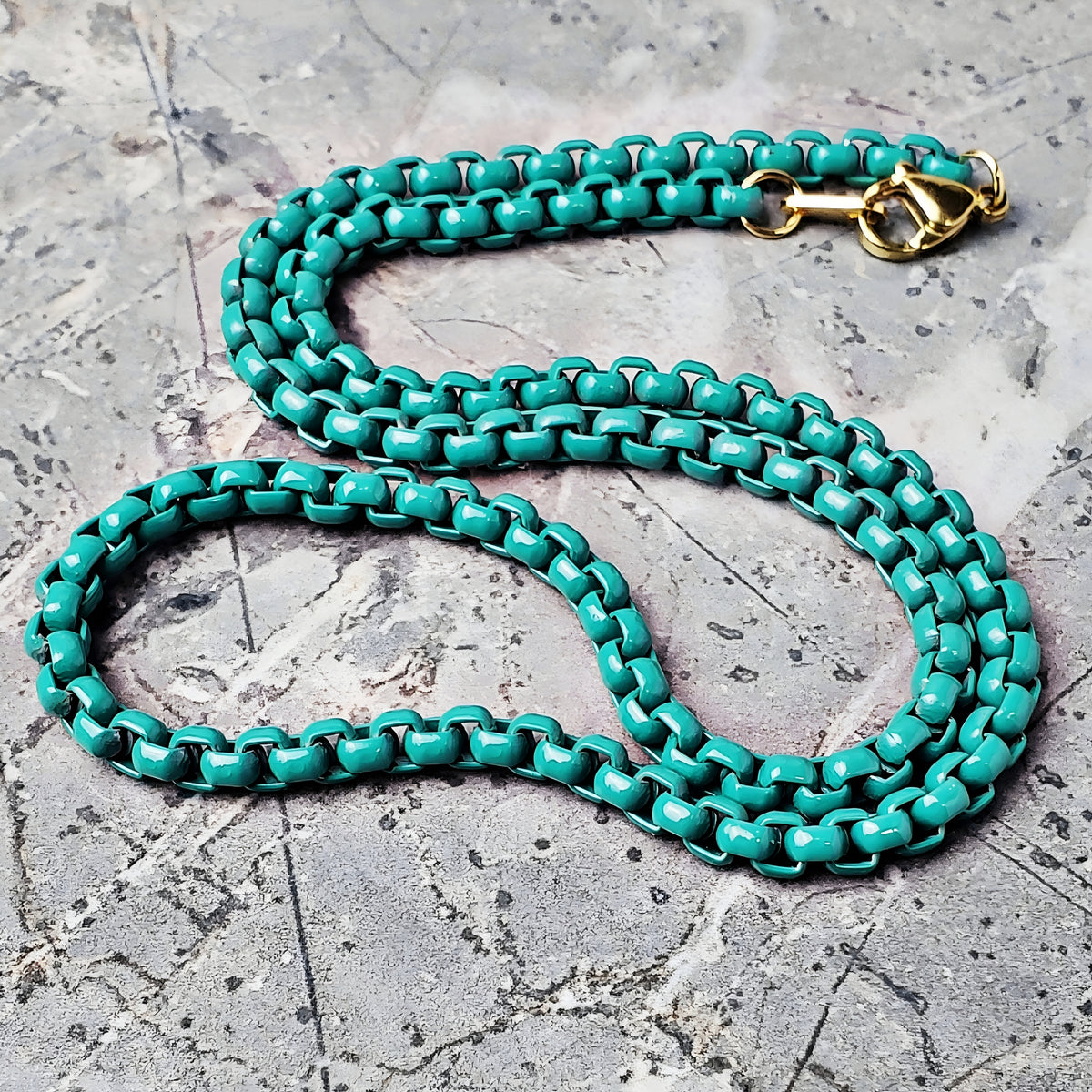 Collana con catena a scatola color turchese scuro