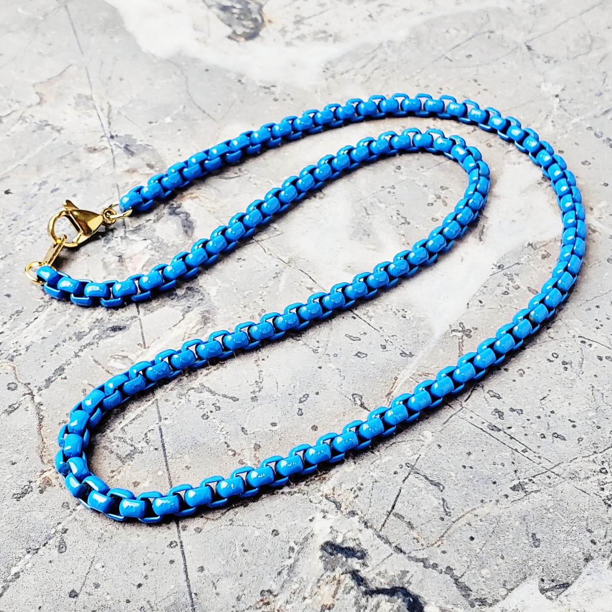 Collana a catena blu reale