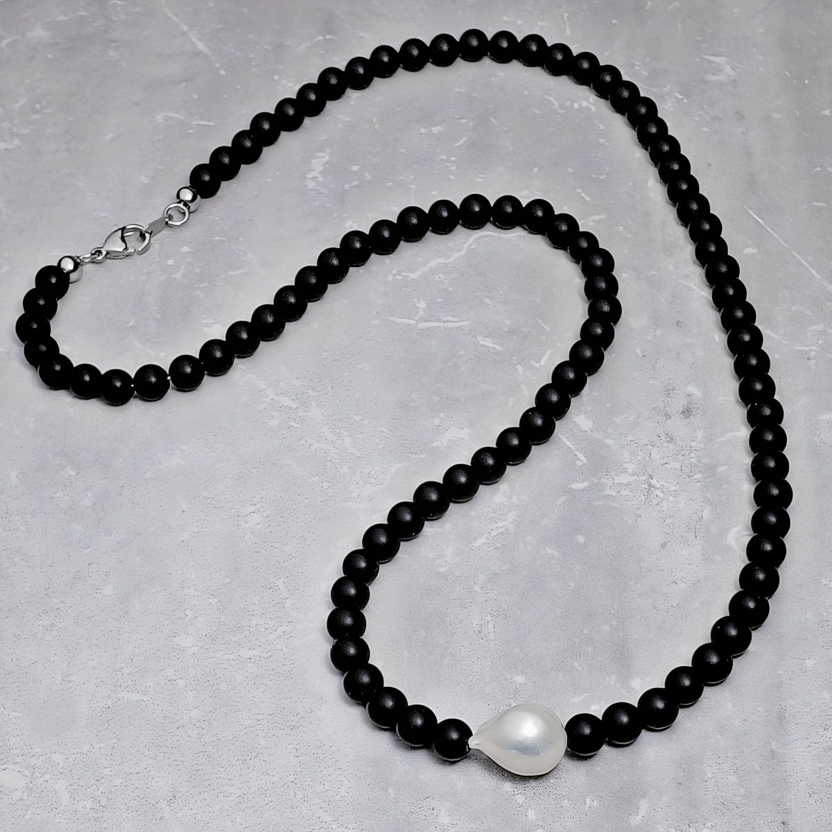 Collana con perla barocca e onice