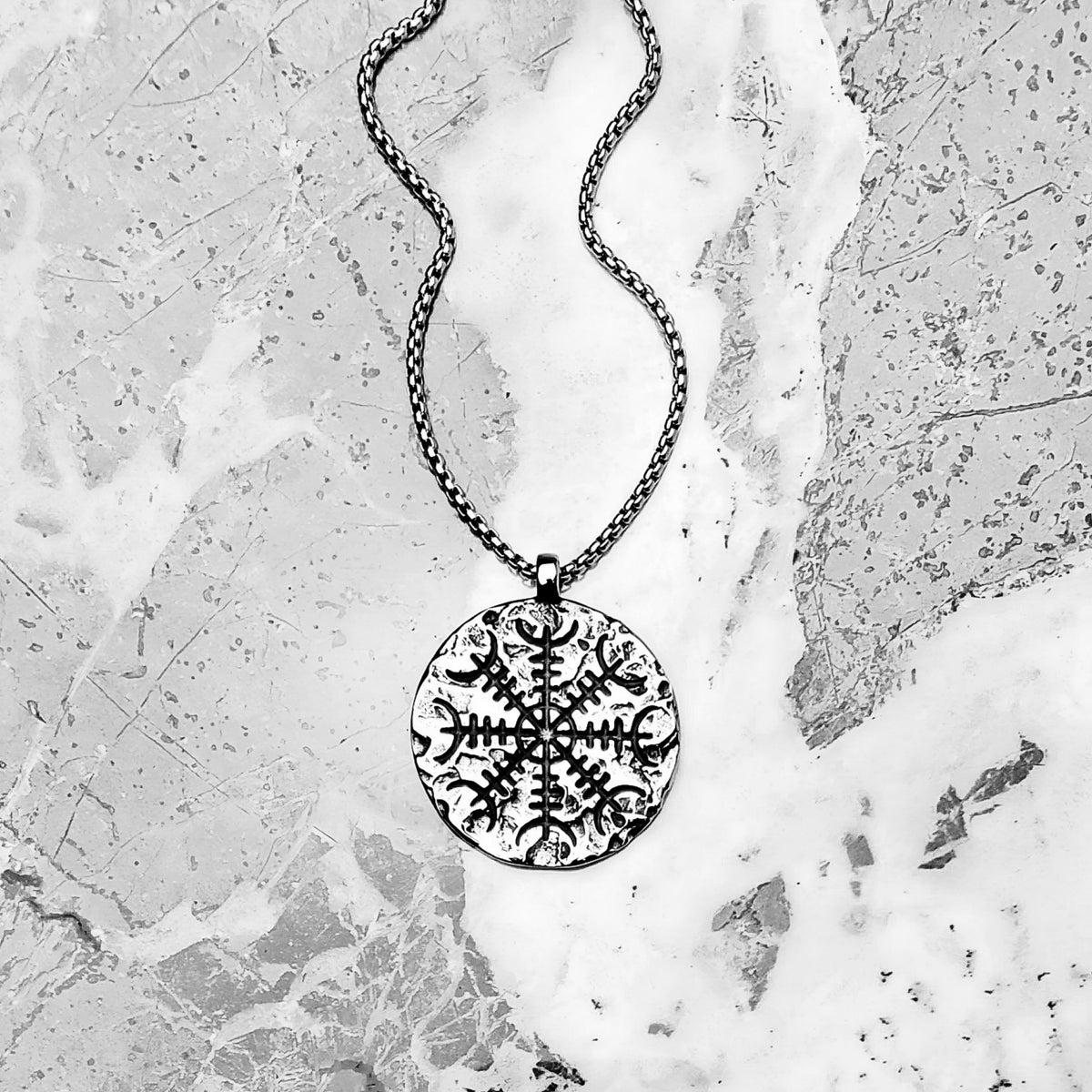Collana con bussola Vegvísir rustica