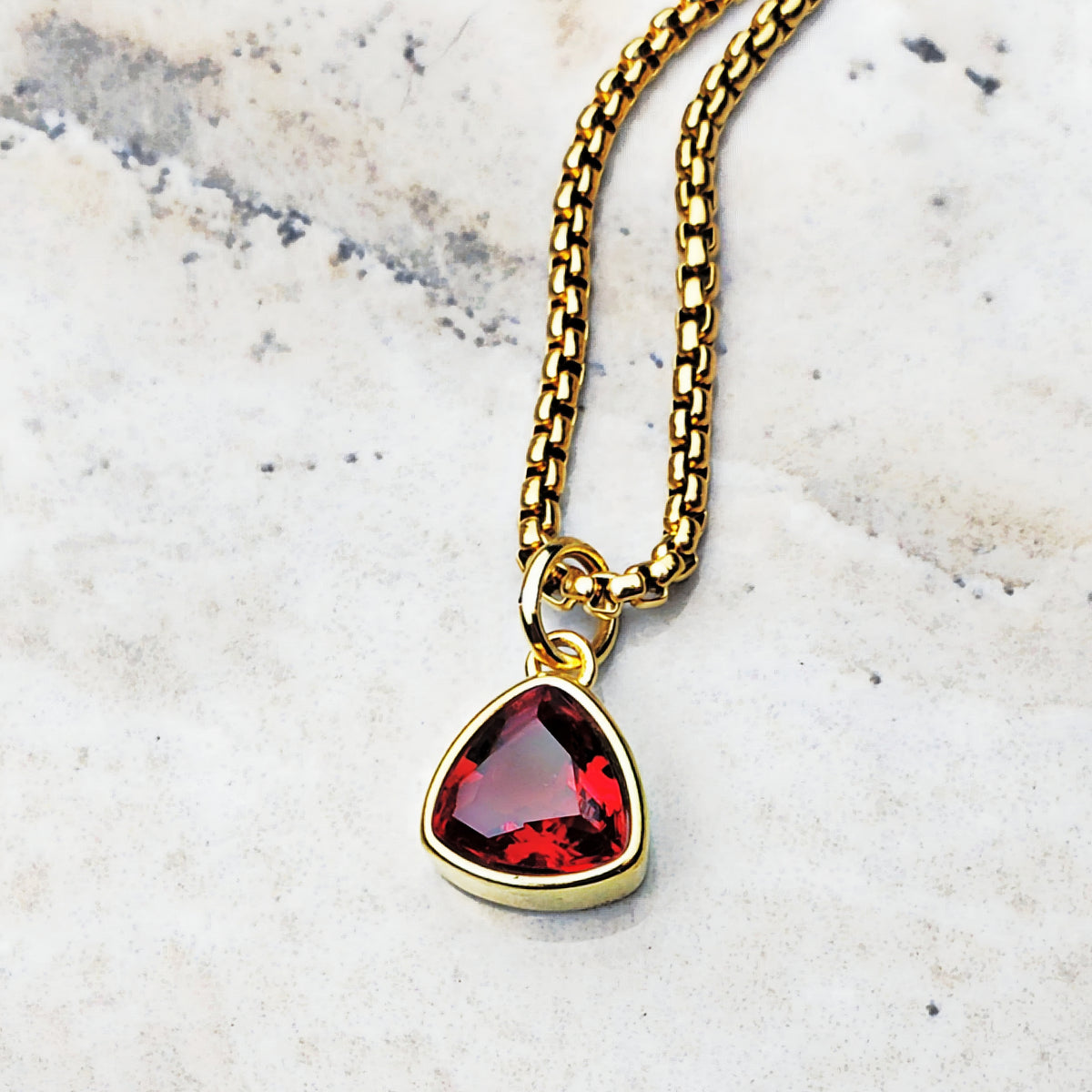 Collana con mini rubino e oro
