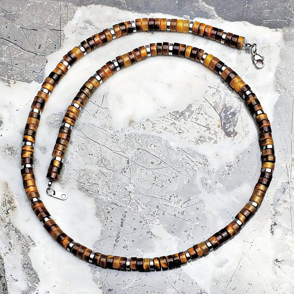 Collar de cuentas heishi de ojo de tigre