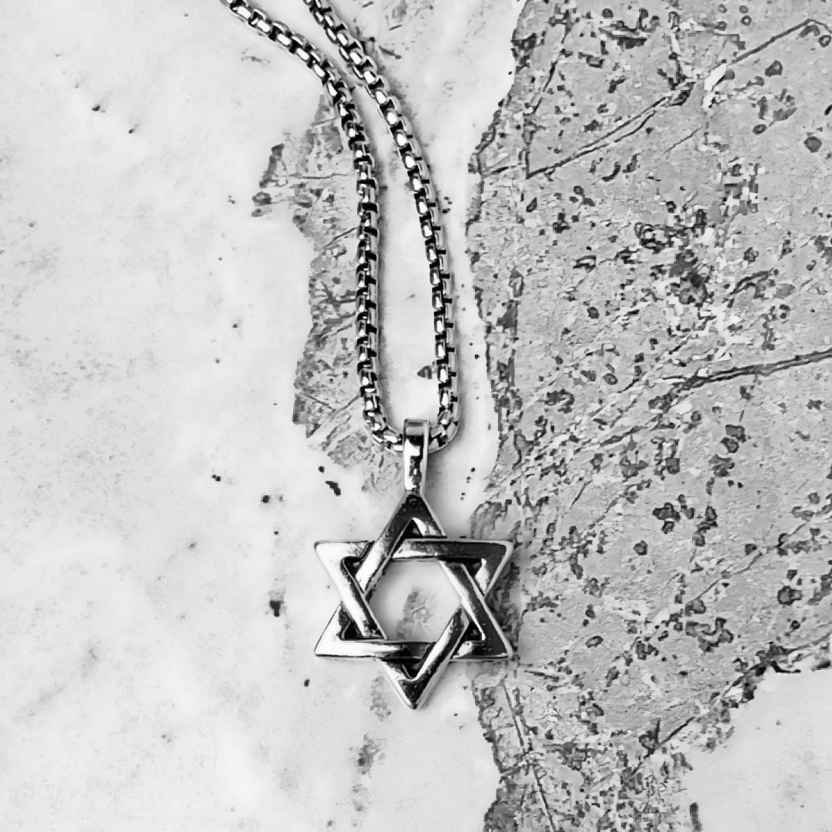 Collar con estrella de David de estilo rústico