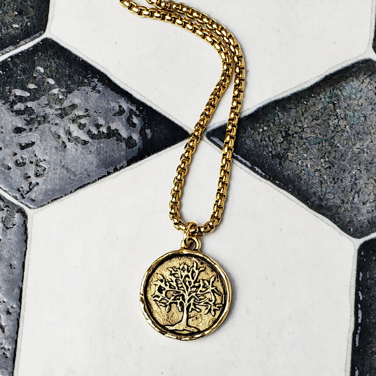 Collana effetto rustico con albero della vita