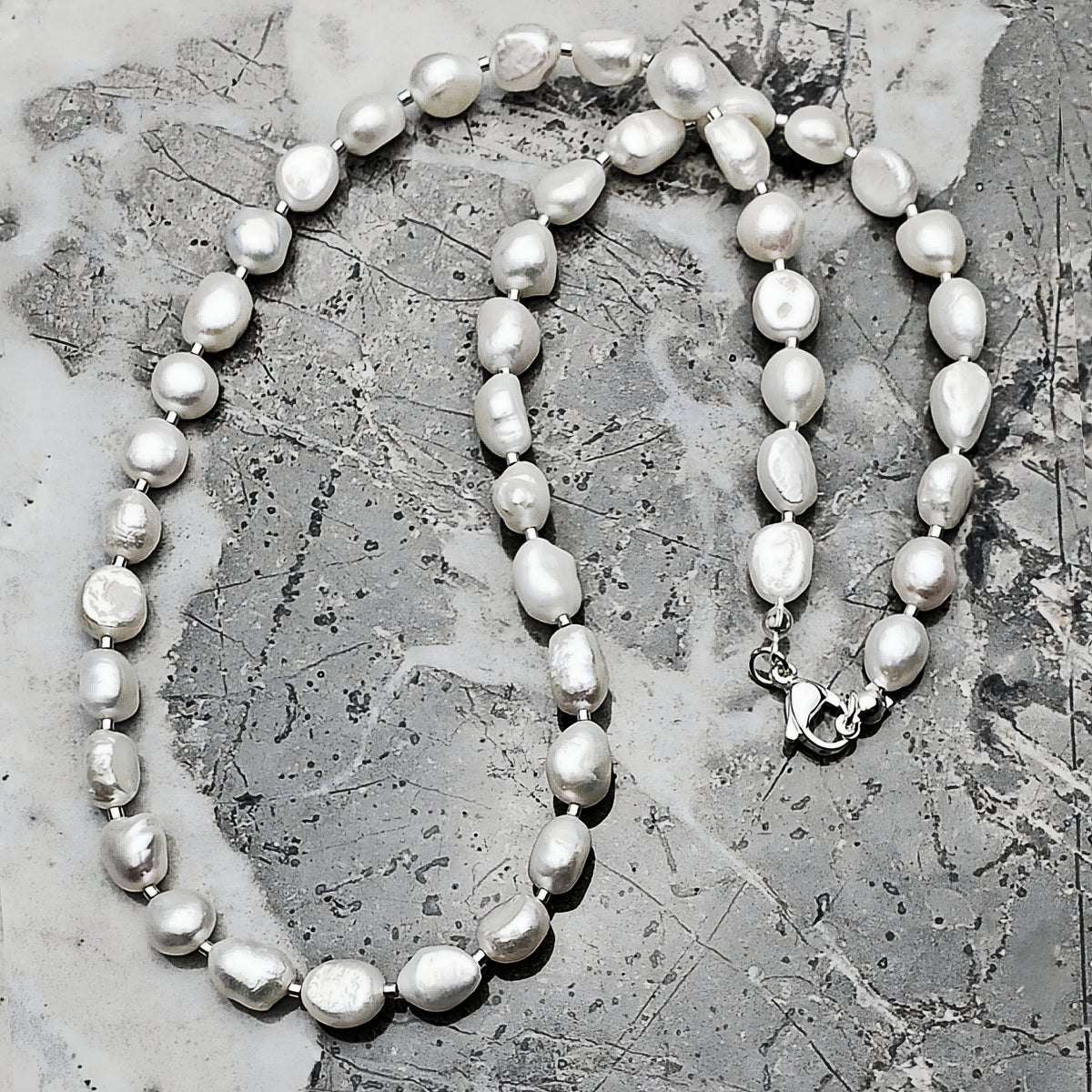 Collar de perlas y plata