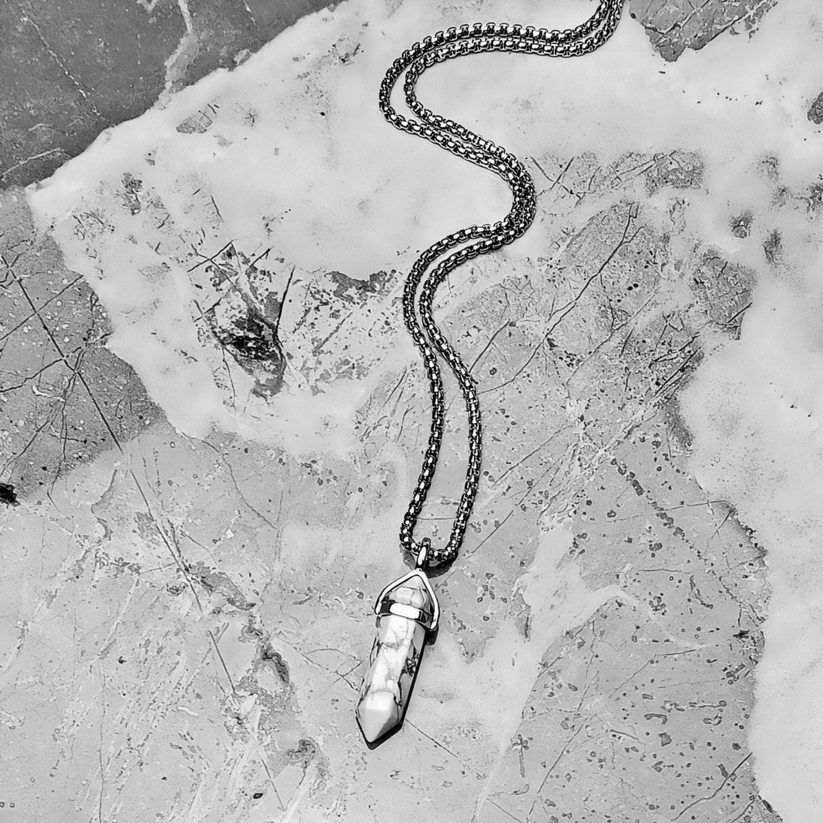 Collana con pietra bianca di Mykonos a punta